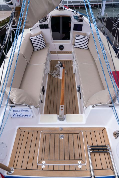 Cruiser Boat Interior, Cabin Cruiser Boat Interiors, Small Boat Interior, Small Sailboat Interior, Small Boat Interior Ideas, Yacht Decor Boat Interior, Yacht Interior Decor, Sailing Yacht Interior, Cabin Cruiser Boat