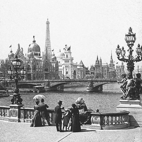 Historical Leaks on Instagram: “Paris, 1900” Paris History, Paris 1900, Paris Tour, Best Vacation Destinations, Paris Metro, Old Paris, Historical Pictures, Famous Places, World's Fair