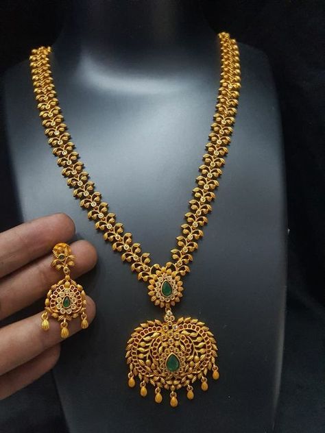 Top 10 Gold long chain design - Fashion Beauty Mehndi Jewellery Blouse Design Gold Long Chain Designs, Long Chain Designs, Long Chain Earrings Gold, Mehndi Jewellery, Gold Long Chain, Wedding Jewelry Sets Bridal Jewellery, Jewel Design, Gold Jewels Design, Antique Necklaces Design