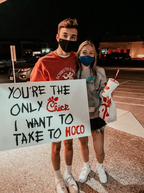 Homecoming Gift Ideas, Promposal For Guys, Winfo Proposals, Funny Promposals, Hoco Posters, Bae Gift, Cute Promposals, Dance Proposals, Dance Posters