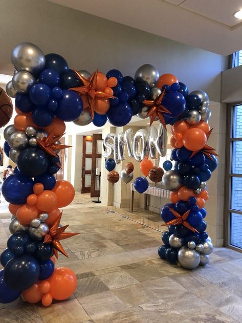 Houston Astros Birthday Party, Balloon Entrance, Basketball Theme Birthday, Banquet Centerpieces, Basketball Theme Party, Trunk Party, Party Entrance, Basketball Theme, Custom Balloons