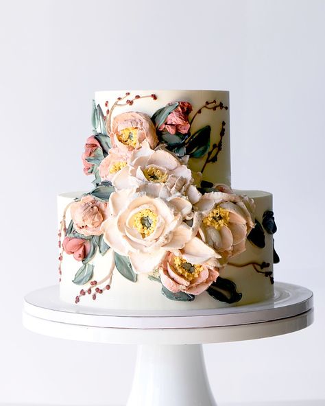 Nearing the end of 2023, I was dedicated to push myself creatively. I really love the results. | Instagram Magnolia Cake, Magnolia Bouquet, Painted Wedding Cake, Family Desserts, Magnolia Wedding, Buttercream Wedding Cake, Beautiful Birthday Cakes, Fall Wedding Cakes, Engagement Cakes