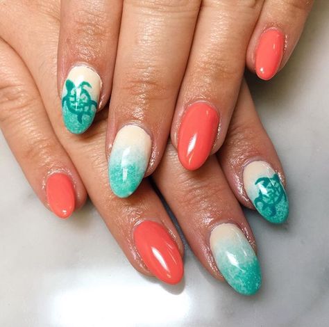 Sea turtles Cute Turtle Nail Designs, Nail Art Turtle, Ocean Nail Art Sea, Sealife Nails, Scuba Nails, Pedicure Ideas Summer Beach, Sea Animal Nails, Sea Turtle Nails Design, Turtle Nails Design