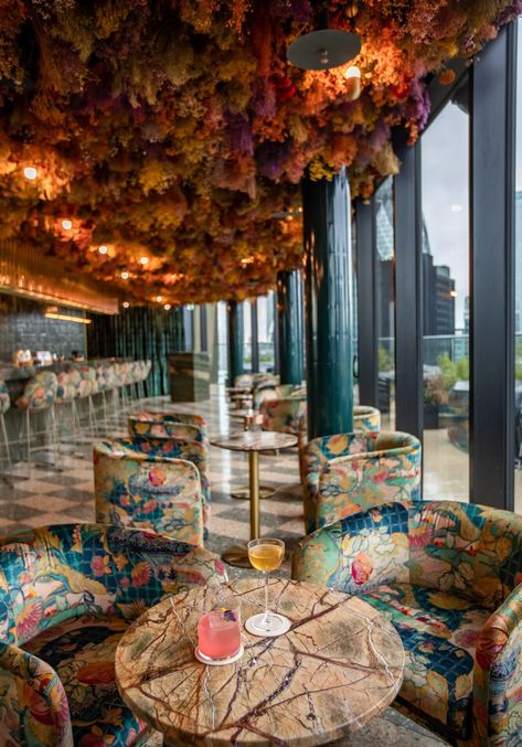 Funky Bar Design, Rooftop London, Private Restaurant, Bars London, Sky Restaurant, Instagrammable Restaurants, Fancy Bar, London Rooftop Bar, London Rooftops