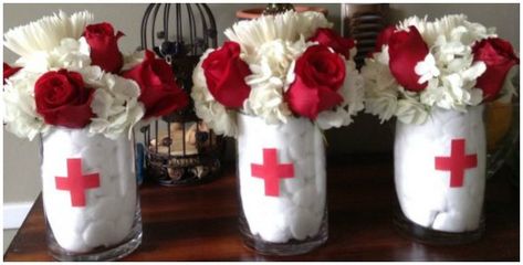 Doctor Centerpieces, Nurse Party Centerpieces, Greys Anatomy Birthday Party, Greys Anatomy Wedding, Doctors Day Ideas, Greys Anatomy Birthday, Nurse Graduation Party Ideas, Nursing Party Ideas, Nursing Graduation Party Ideas