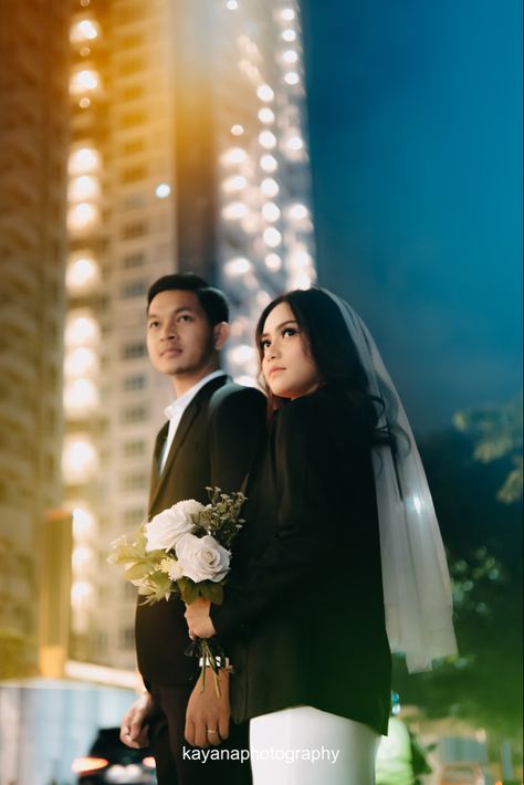 Prewedding Jakarta, Kota Tua, Pose Prewedding, Prewedding Outdoor, City Light, Studio Poses, Pose Fotografi, Night Couple, Night Wedding