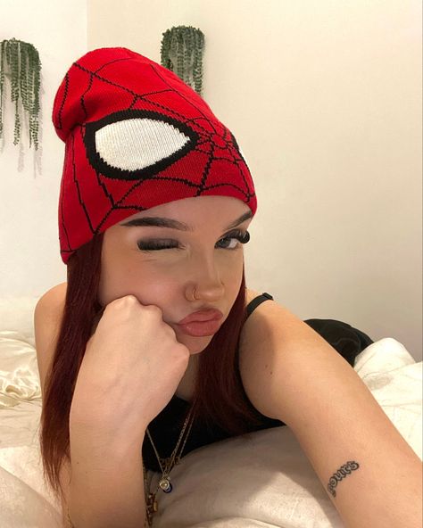 beanie spider spiderbeanie spiderman spidermanbeanie girl selfie lashes tattoo makeup streetwear spidermask cobweb marvel Spiderman Beanie Aesthetic, Spiderman Hat Outfit, Beanie Selfie, Spiderman Beanie, Beanie Hairstyles, Y2k Hairstyles, Hippie Aesthetic, Studio Portrait Photography, Cute Beanies