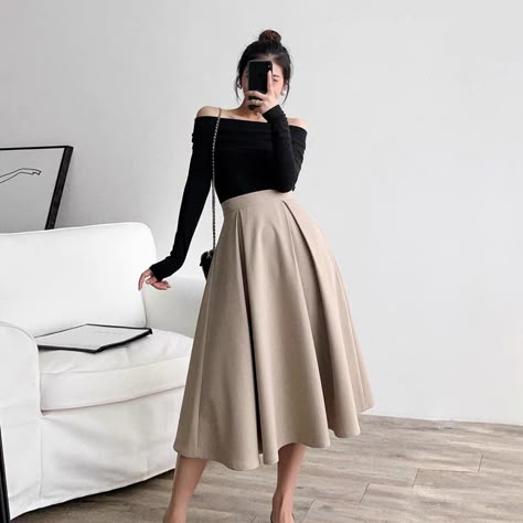 Black Midi, Long Skirt Fashion, Long Skirt Outfits, Korean Fashion Dress, Trendy Dress Outfits, High Fashion Outfits, Fashionista Clothes, Classy Work Outfits, Modest Fashion Outfits