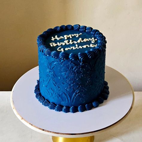 Hey, I made this midnight blue cake using white chocolate ganache and stenciled it with the same shade. I love stenciling on all kinds of icing. It makes cakes look so much better. What do you think of stenciling? Do you like it too? #stencilart #stenciloncakes #simplecake #chocolate #chocolatecake #1kg #noida #noidacustomcakes #designercakesinnoida #noidabaker Midnight Blue Cake, White Chocolate Ganache, Quince Ideas, Blue Cakes, Stenciling, Stencil Art, Do You Like It, Chocolate Ganache, Easy Cake