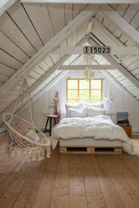 Cozy country attic bedroom with white wood material. #farmhouseatticsbedroomideas Cottage Style Bedrooms, Cottage Style Bedroom, Design Ložnic, Attic Bedroom Designs, Attic Loft, Small Attic, Wood Floors Wide Plank, Attic Bedrooms, Interior Vintage