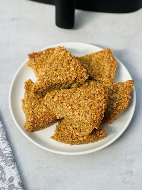 Air Fryer Flapjacks Easy Flapjacks, British Pudding, British Bake Off Recipes, Bake Off Recipes, Flapjack Recipe, Chicken Kiev, Air Fryer Recipe, British Bake Off, Air Fryer Recipes Easy