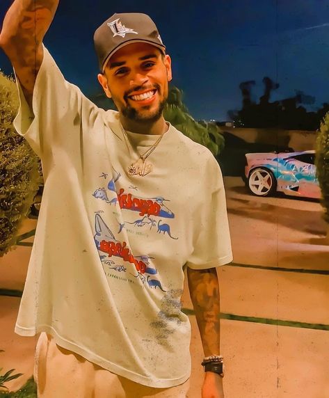 90s Rap Aesthetic, Chris Brown Art, Chris Brown Photoshoot, Chris Brown Style, Chris Brown Wallpaper, Chris Breezy, Chris Brown Pictures, Chris B, Breezy Chris Brown