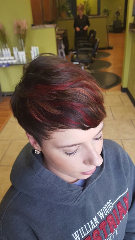 Copper Hair Short, Brown Hair Fall, Red Hair Copper, Hair Color Red Highlights, Hair Color Ideas For Brunettes Short, Pixie Hair Color, Pixie Cut With Highlights, Funky Hair Colors, Hair Color Red