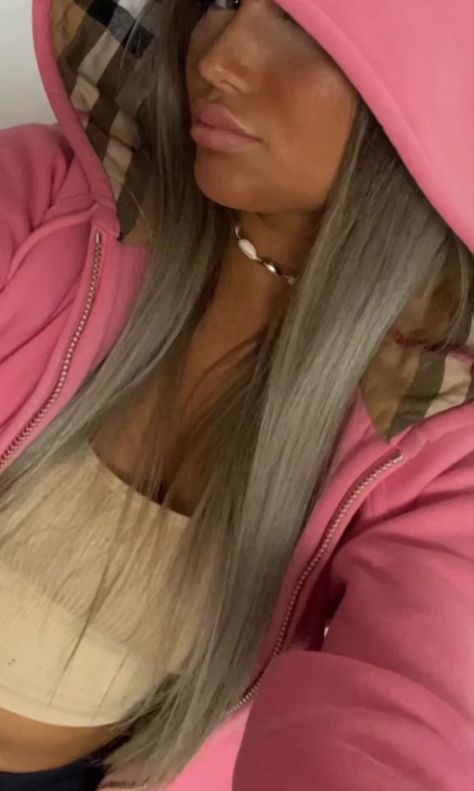 Chav Makeup Look, Paris Instagram Pictures, Tan Blonde, Brunette Hair With Highlights, London Look, Swag Girl Style, Brunette To Blonde, Girl Swag, Cute Selfie Ideas