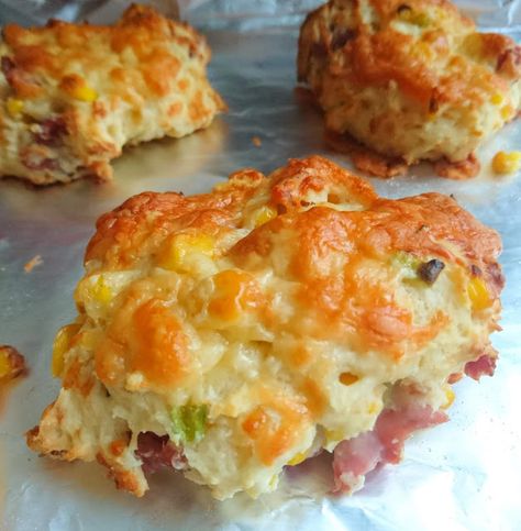 Baking Ideas Savoury, Easy Savory Scones, Savoury Scones Recipe, Savoury Scones Recipe Easy, Savory Scones Recipe Breakfast, Afternoon Tea Scones Recipe, Sjokolade Poeding, Savory Scones Recipe, Savoury Scones