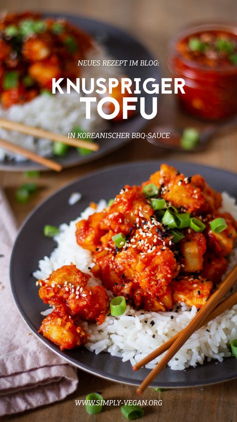 Seid ihr bisher von Tofu noch nicht so wirklich überzeugt und wollt wissen, wie er richtig knusprig und gut gewürzt zubereitet wird? Oder seid ihr schon Team Tofu, aber probiert gerne Neues aus?  Dann ist dieses Rezept für knusprigen Tofu in koreanischer BBQ-Sauce mit Reis genau das Richtige für euch! In Köln in einem koreanischen Restaurant habe ich vor einiger Zeit super knusprigen, leckeren Tofu gegessen und wollte ihn unbedingt einmal ähnlich zubereiten... Sticky Tofu, Bbq Tofu, Seitan, Tofu Recipes, Tempeh, Vegan Dinner Recipes, Vegan Dinners, Bbq Sauce, Tandoori Chicken