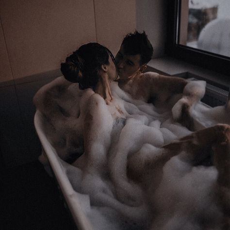 Couple Bathtub Aesthetic, Couples Bathtub, Romantic Bath, Luxury Lifestyle Couple, Johnny Cage, Couples Vibe, Look At The Stars, Sarah J Maas, Paros