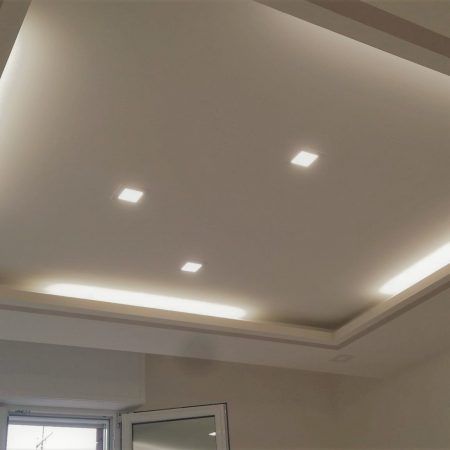 Controsoffitto con gola luminosa - strip led e faretti a led con basso consumo Strip Led Controsoffitto, Luci Led, Strip Led, House Design Kitchen, Design Kitchen, Track Lighting, Luxury Homes, Kitchen Design, Sweet Home