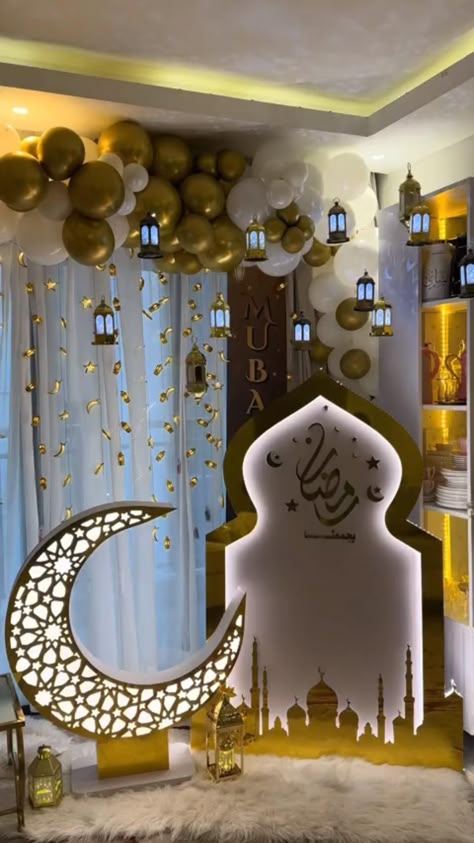 Raya Deco, Ramadhan Decor, Diy Eid Decorations, Muslim Prayer Room Ideas, Decoraciones Ramadan, Ramadan Ideas, Prayer Room Ideas, Eid Decorations, Eid Decor