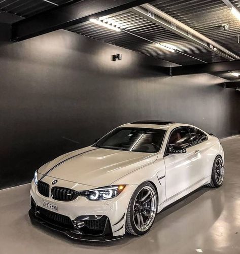 Bmw M4 F82, Bmw Sports Car, M4 F82, Carros Bmw, Bmw Sport, Bmw M Power, Bmw 4, White Car, Super Luxury Cars