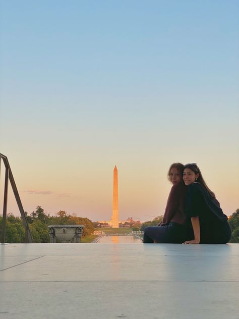 Washington Dc Photoshoot Ideas, Washington Dc Pics Ideas, Washington Dc Fits, Lincoln Memorial Aesthetic, Dc Photo Ideas, Dc Pics, Washington Dc Instagram Story, Washington Dc Poses, 8th Grade Dc Trip