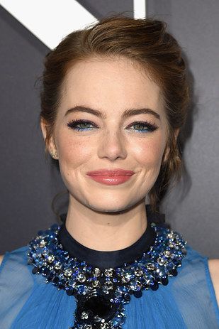 17 Dramatic Celebrity Eyebrow Transformations Of 2016 Emma Stone Eyes, Celebrity Eyebrows, New Years Eve Makeup, Blue Eyeliner, Hooded Eye Makeup, Colored Eyeliner, How To Apply Eyeliner, Blue Eyeshadow, Hooded Eyes