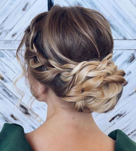 Modern Braided Updo with a Side Braid Bridemaids Hairstyles, Updos For Long Hair, Side Braid Hairstyles, Banana Hair Clips, Hoco Hair Ideas Updo Hairstyle, Hair Adviser, Peinados Recogidos, Long Hair Updo, Braided Hairstyles Updo