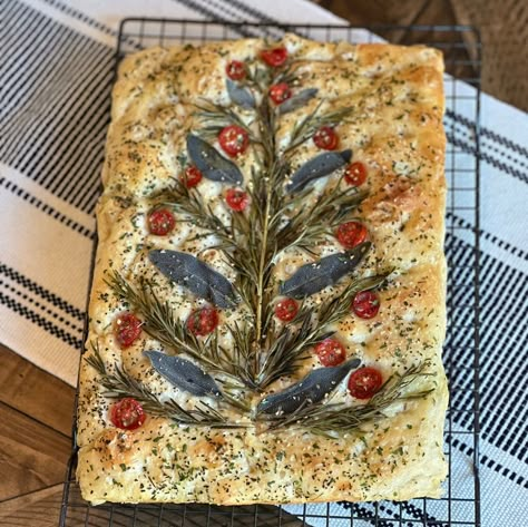 This Baked Goods item by CnCbakesgoods has 13 favorites from Etsy shoppers. Ships from Chuckey, TN. Listed on Aug 22, 2024 Pretty Christmas Food, Foccacia Art Bread, Foccacia Christmas, Focaccia Charcuterie Board, Pretty Focaccia Bread, Focaccia Art Bread, Decorated Foccacia, Christmas Bread Ideas, Christmas Foccacia