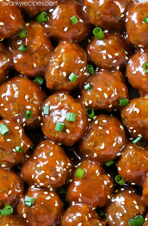 Dr. Pepper Meatballs - Easy cocktail meatballs in a sweet and savory sauce. Everyone loves these delicious meatballs at our parties! Dr Pepper Meatballs, Easy Cocktail Meatballs, Homemade Meatballs Recipe, Delicious Meatballs, Red Pepper Jelly, Cocktail Meatballs, Tasty Meatballs, How To Cook Meatballs, Bite Size Appetizers