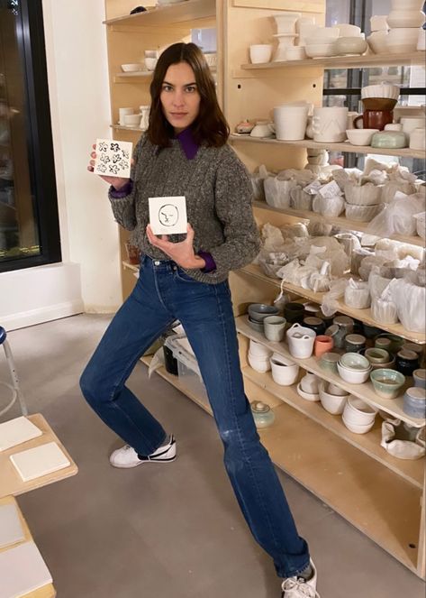 Alexa Chung Style Winter, Alexa Chung Street Style, Nike Cortez Outfit, Carolyn Davidson, Alexa Chung Style, Vogue France, British Women, Emily Ratajkowski, Alexa Chung