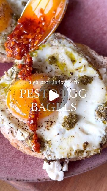 Christine McMichael on Instagram: "PESTO EGG BAGELS ✨ Cannot get enough of these! Why cook eggs in oil when you can cook them in summery basil pesto? This is one of my favorite recipes for literally any time of the day, breakfast, lunch, or dinner. And they can be made in just 10 minutes! HERE’S THE RECIPE:
⠀⠀⠀⠀⠀⠀⠀⠀⠀
>> Follow @jar.of.lemons for more healthy recipe ideas! ✨
⠀⠀⠀⠀⠀⠀⠀⠀⠀
▢ 2 Tablespoons pesto
▢ 2 large eggs
▢ salt/pepper to taste
▢ 1 medium low-carb everything bagels
▢ 2 Tablespoons cottage cheese (or goat cheese)
▢ 2 teaspoons chili crunch
⠀⠀⠀⠀⠀⠀⠀⠀⠀
Heat a non-stick pan over medium heat and add the pesto.
Use a spoon to spread the pesto around a small area, then add the eggs.
Add salt and pepper to taste (keeping in mind that pesto is often salty).
Cook the eggs in the pesto Egg Bagel Recipe, Egg Bagels, Toast Bar, Jar Of Lemons, Chili Crunch, Egg Bagel, Pesto Eggs, Everything Bagels, Cook Eggs