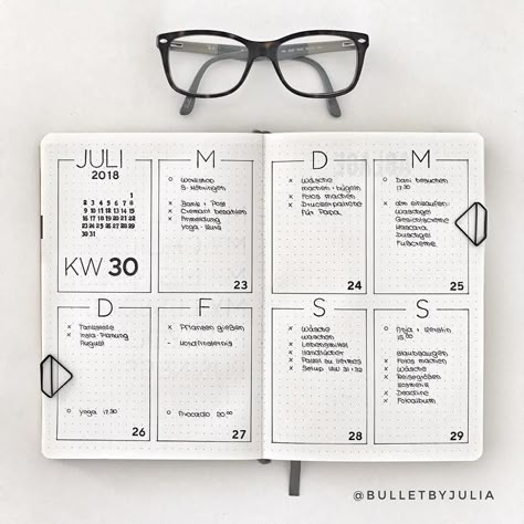 Minimal spreads are great for busy people. Here are sime very simple Bullet Journal weekly layouts for when you don't have time to plan. Minimalist Bullet Journal Layout, Minimalist Bullet Journal, Bullet Journal Weekly Layout, Bullet Journal Minimalist, Bullet Journal Page, Penanda Buku, Bullet Journal Weekly, Bullet Journal Spreads, Bullet Planner