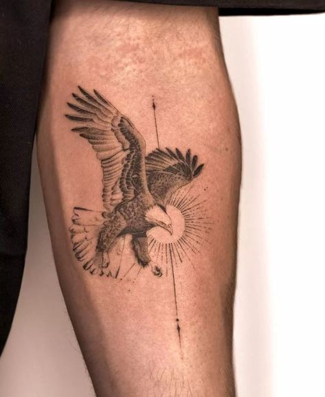 Eagle Back Tattoo, 待ち受け おしゃれ, Gear Tattoo, Vogel Tattoo, Simple Tattoos For Guys, Circle Tattoos, Men Tattoos Arm Sleeve, Eagle In Flight, Wrist Tattoos For Guys