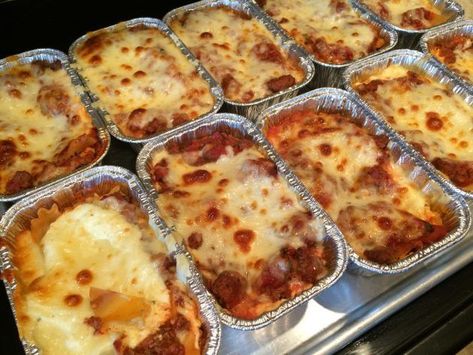 Freezer Lasagna, Mini Lasagna, Frozen Lasagna, Oven Ready Lasagna, Freezer Cooking Recipes, Freezer Dinners, Lasagna Casserole, Freezer Friendly Meals, Meat Lasagna