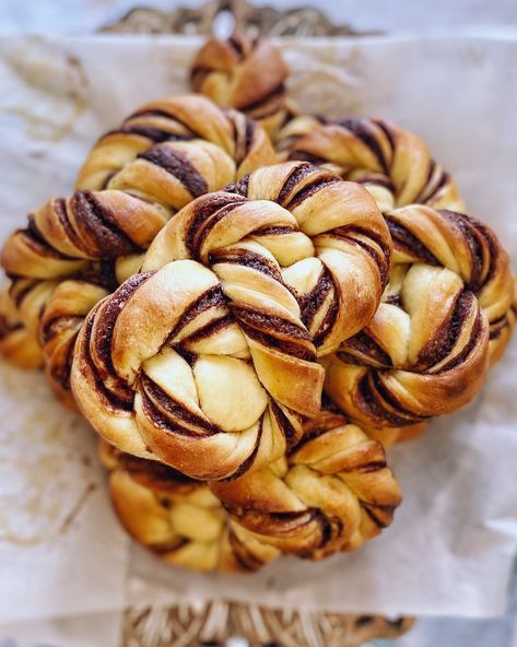 Nutella Brioche Knots – Mrs. Sucrée Nutella Knots, Nutella Twists, Nutella Brioche, Brioche Nutella, Nutella Rolls, British Baking Show Recipes, Cinnamon Twists, Nutella Spread, Sweet Dough