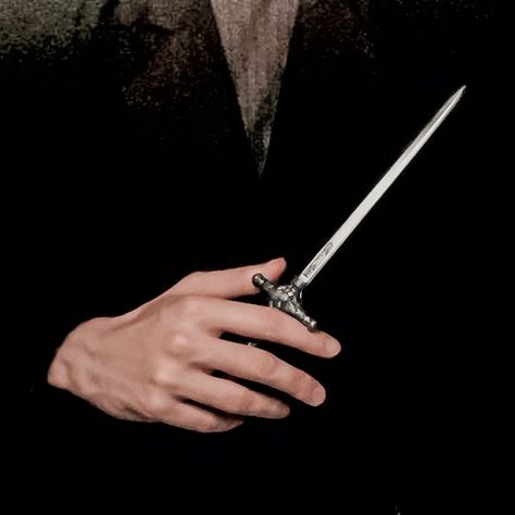 Dagger Aesthetic, Fantasy Dagger, Knife Aesthetic, Hand Reference, Black Aesthetic, Holding Hands, How To Draw Hands, Black