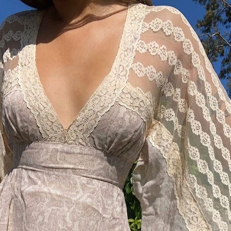 Vintage Lace Dress Casual, Summer Vintage Dress, Farm Fits, Angel Aesthetic Outfit, Gunne Sax Wedding Dress, Lace Aesthetic, Angel Outfits, Modest Lace Dress, Angel Sleeve Dress