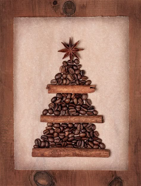 Christmas Coffee Decorations, Coffee Bean Christmas Tree, Coffee Beans Decoration, Coffee Craft Ideas, Coffee Christmas Decorations, Crafts With Coffee Beans, Christmas Coffee Decor, Coffee Christmas Decor, Christmas Coffee Shop Decor