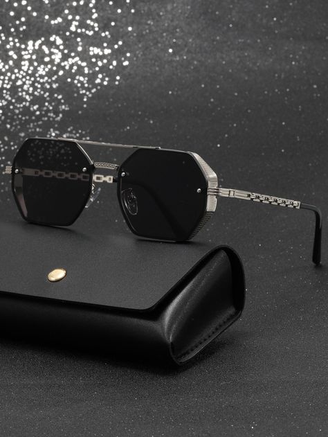 Men Metal Geometric Frame Twin-beam Punk Sunshade Sunglasses For OutdoorI discovered amazing products on SHEIN.com, come check them out! Shein Sunglasses, Sky Pirate, Shades Men, Elegant Sunglasses, Male Accessories, Logo Design Video, Geometric Frame, Men Stylish Dress, Sun With Sunglasses