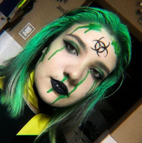 Toxic Halloween Costume, Toxic Makeup Halloween, Toxic Waste Costume, Toxic Waste Makeup, Halloween Costumes Green Hair, Toxic Waste Aesthetic, Radioactive Makeup, Toxic Costume, Slime Makeup