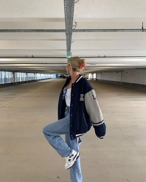 Letterman Jacket Outfit, Baseball Jacket Outfit, Senior Jackets, Varsity Jacket Outfit, Winter Jacket Outfits, Amanda Marie, Very Aesthetic, Girls Attire, Jacket Outfit Women