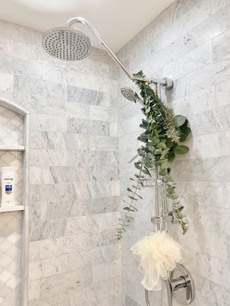 Spa Bathroom Plants Master Bath, Clean Bathroom Aesthetic Shower Curtain, Vines In Shower Decor, Eucalyptus Plant In Bathroom, Bathroom Eucalyptus Decor, Shower Eucalyptus Plant, Eculyptus In Bathroom, Shower Inspo Aesthetic, Vines In Bathroom