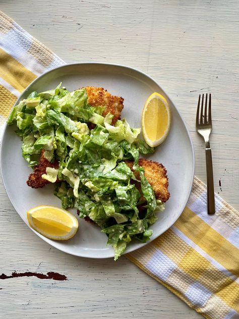 Crispy Chicken Caesar Salad Cutlets Breaded Chicken Cutlets, Caesar Chicken, Chicken Caesar, Chicken Caesar Salad, Single Serve Coffee Makers, The Leftovers, Quick Lunch, Instant Recipes, Chicken Cutlets