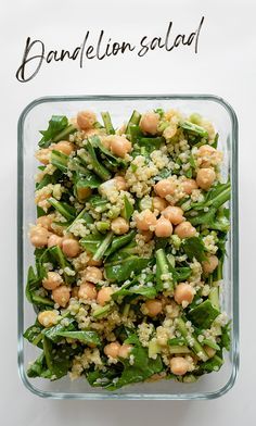 Dandelion Green Salad! This salad is the perfect introduction to dandelion greens: creamy chickpeas, fluffy quinoa, and scallions. All coated in a rich olive oil vinaigrette.So good and so good for you. Available with Vegan, Low-Carb, and Paleo recipe options. Dandelion Greens Recipes, Dandelion Salad, Salad Spinach, Dandelion Greens, Foraging Recipes, Foraged Food, Paleo Recipe, Dandelion Recipes, Shrimp Salad