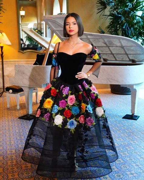 Mexican Inspired Dress, Outfit Mexicano, Angela Aguilar, Mexican Quinceanera Dresses, Mexican Artwork, Quinceañera Ideas, Traditional Mexican Dress, Mexican Wedding Dress, Quince Dresses Mexican