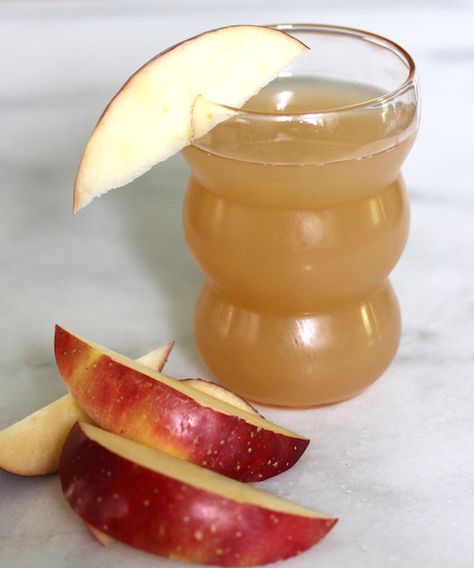 An apple cider vinegar-ginger-molasses cocktail that is tart, light and refreshing. Apple Molasses, Switchel Recipe, Vinegar Drinks, Ginger Molasses, Homemade Custard, Gluten Free Cake, Molasses, Cider Vinegar, Apple Cider Vinegar