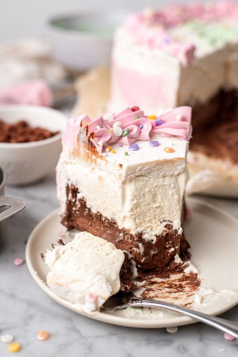 This homemade vegan ice cream cake looks and tastes *just like* Carvel's classic ice cream cake- made entirely dairy free, gluten free, and with just 7 simple ingredients!! This unbelievably creamy vegan ice cream cake is no churn and so easy to make AND assemble! Homemade Vegan Ice Cream, Gluten Free Coconut Cake, Vegan Ice Cream Cake, Vegan Sweetened Condensed Milk, Dairy Free Buttercream, Vegan Cream Cheese Frosting, Easy Ice Cream Cake, Homemade Ice Cream Cake, Homemade Hot Fudge