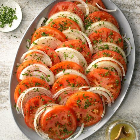 Sliced Tomato Salad Potluck Salad, Oregano Salt, Hot Sandwiches, Sliced Tomatoes, Summer Food Party, Fresh Tomato Recipes, Tomatoes Recipes, Tomato Salad Recipes, Keto Salad