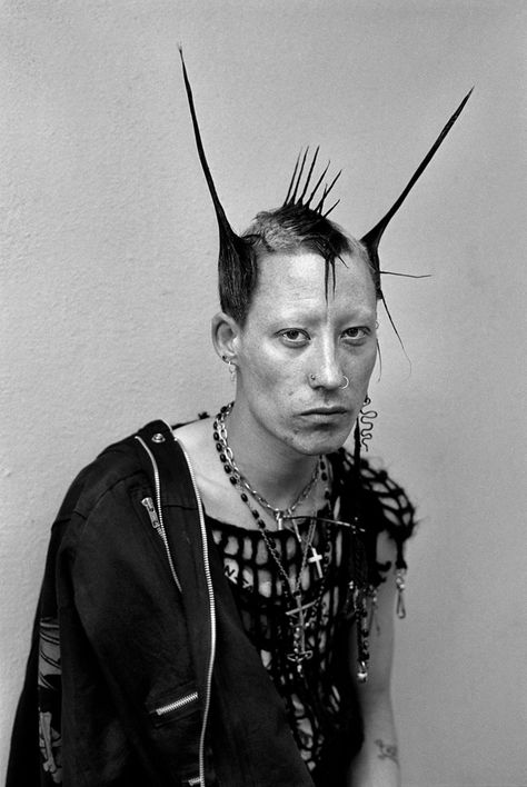 photographing the surprising intricacy of punk hairstyles - i-D Derek Ridgers, Skin Heads, 70s Punk, 80s Punk, Nina Hagen, Punk Men, Punk Culture, Punk Pins, Single Man