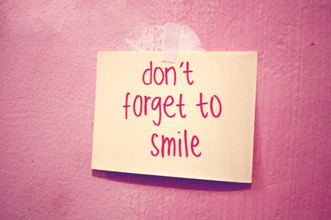 you never know if just seeing a friendly smile could brighten someone's day! Inspiring Messages, Dont Forget To Smile, Quotes About Photography, Sticky Note, Just Smile, True Words, Cute Quotes, Post It, Picture Quotes